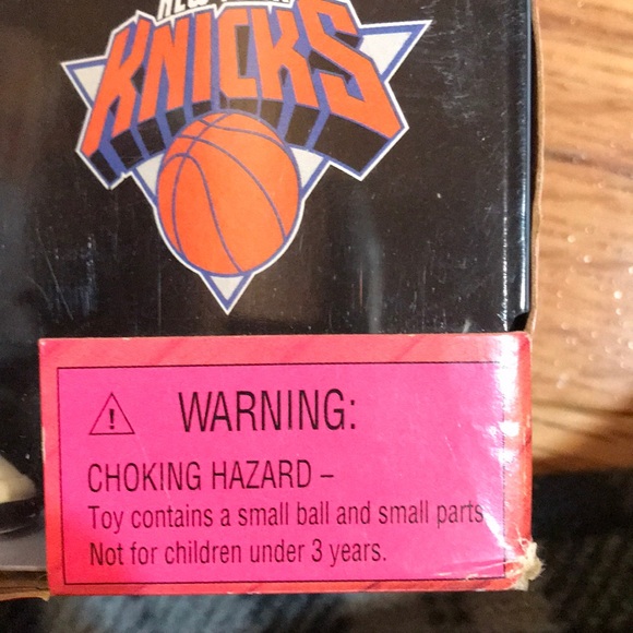 NBA Barbie knicks collectible New in box 1998 - Picture 10 of 10